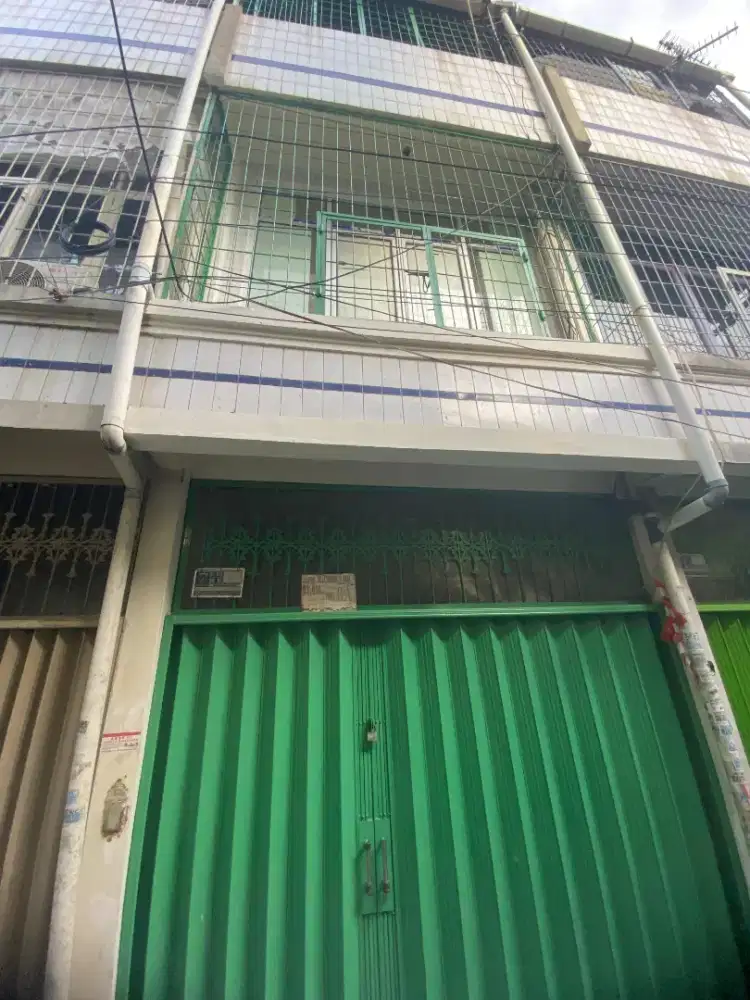 DIKONTRAKAN RUMAH 3LANTAI LATUMENTEN JELAMBAR Grogol JakBar