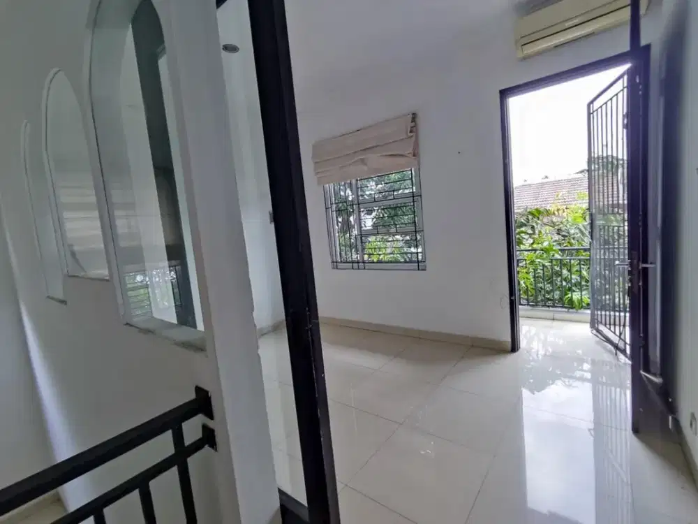 Turun harga lagi Rumah Hoek Pondok Gading Utama, tinggi dr jl, row 2 mobil - SYMC