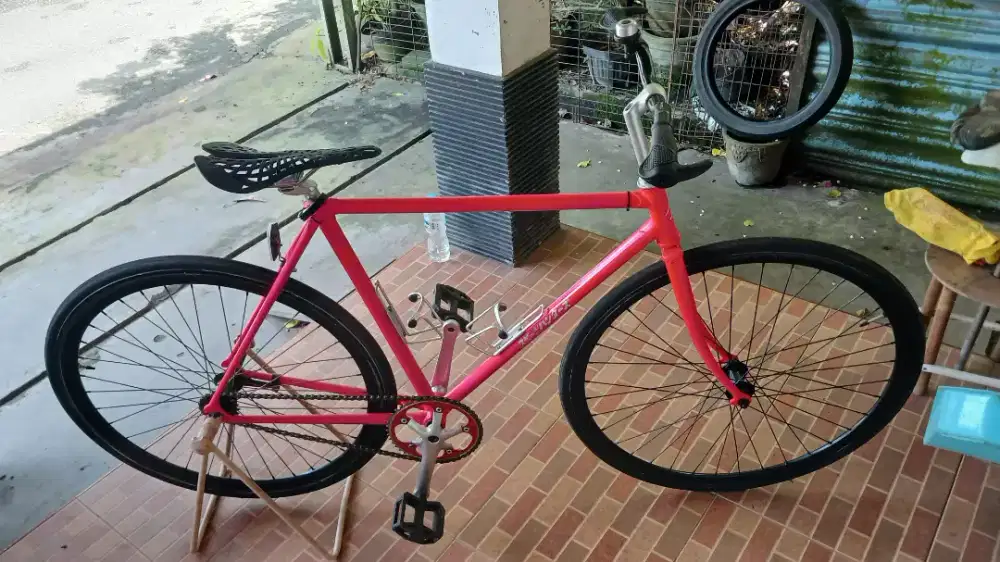 Sepeda fixie pink