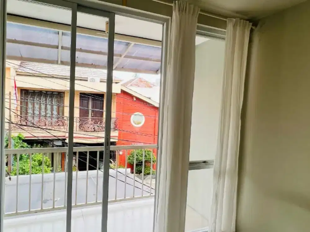 SIAP PAKAI & LOKASI STRATEGIS! Rumah 2 Lantai di Graha Raya Bintaro — Lingkungan Nyaman  (SP 0050)