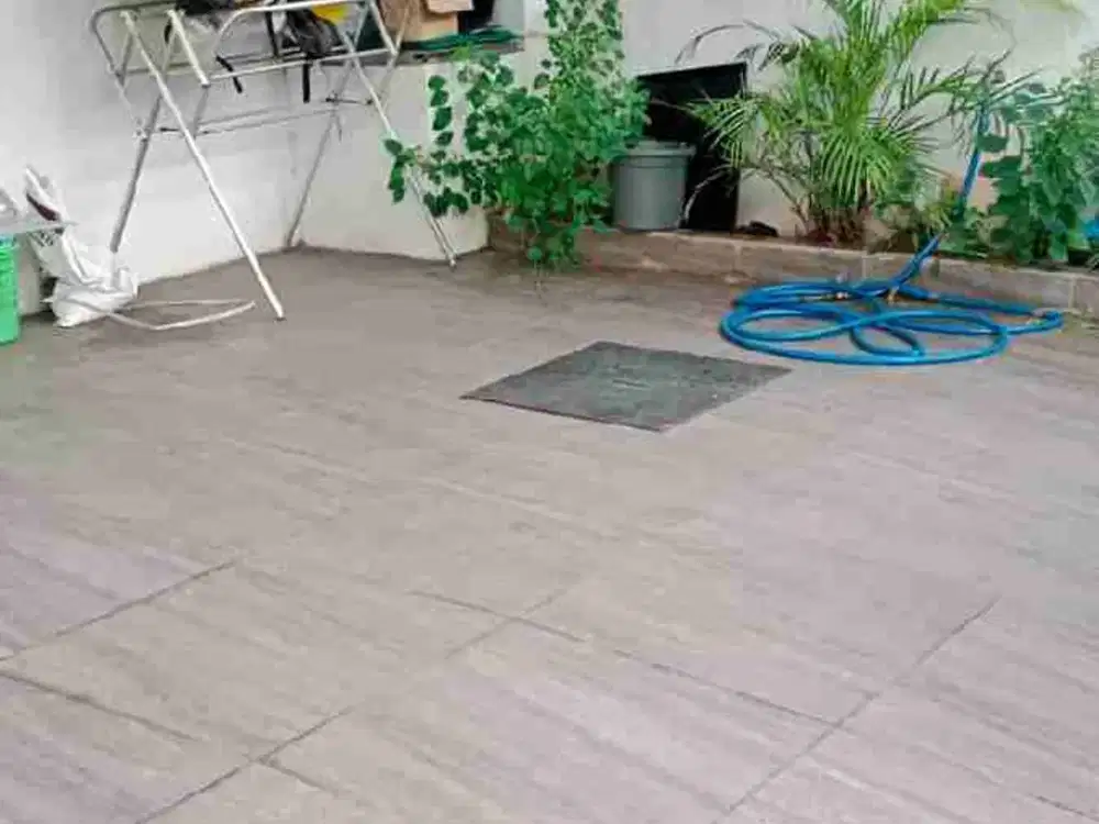 Dijual Rumah 1.5 lantai di metland non cluster