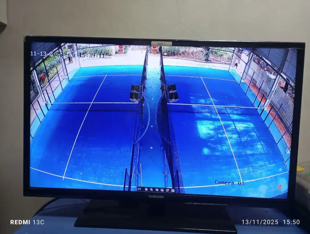 Monitor CCTV Di Lapangan Padel