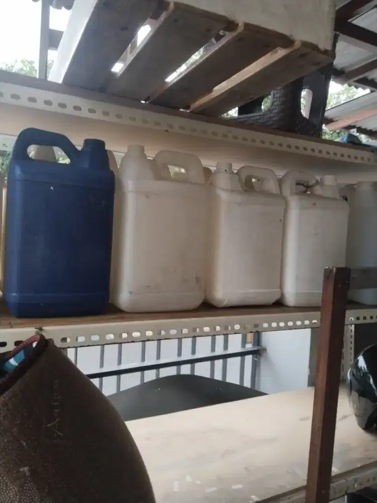 Jual jerigen 5L dan botol kaca 1L di rewwin