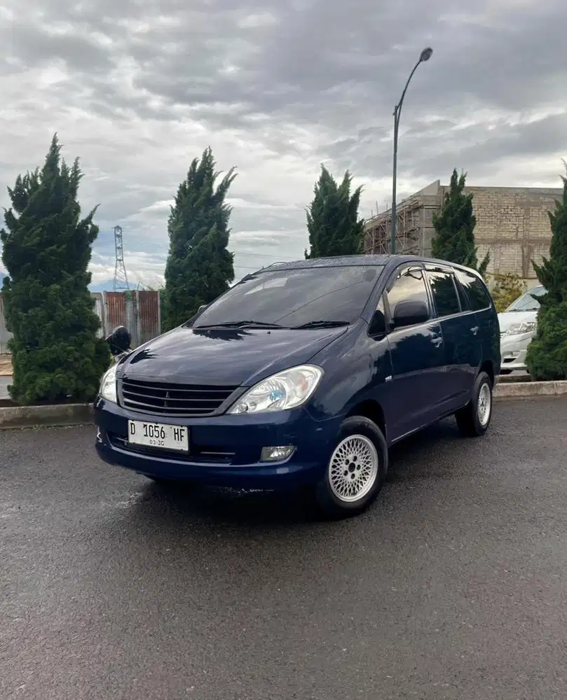 Toyota Kijang Innova 2005 Bensin