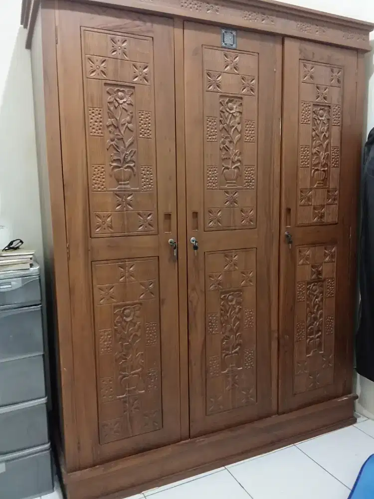 Dijual lemari pakaian jati asli
