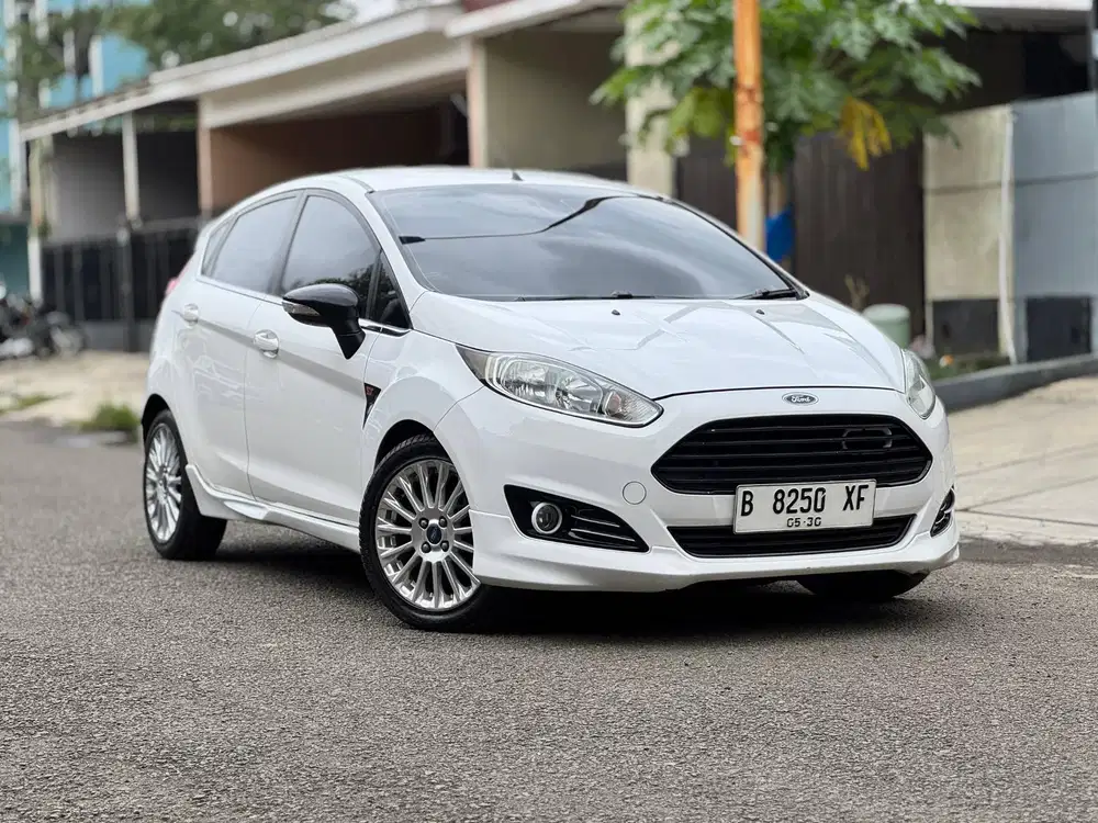 Ford Fiesta 1.0L Ecoboost AT 2014 Frozen White