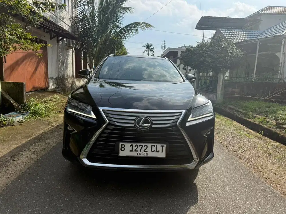 lexus  rx 200 2016 pakai 2017..tangan pertama dari baru km 40 rb