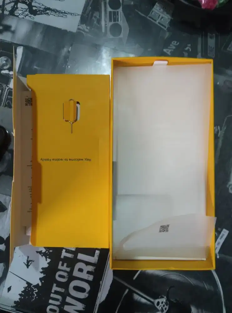 Realme note 60, Dus + charger (lengkap)