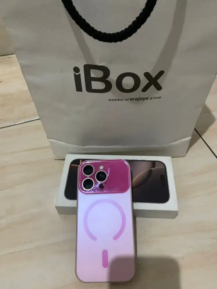 iPhone 16 pro 128gb Masih garansi iBox sd Juli 2026
Lengkap
Mulus