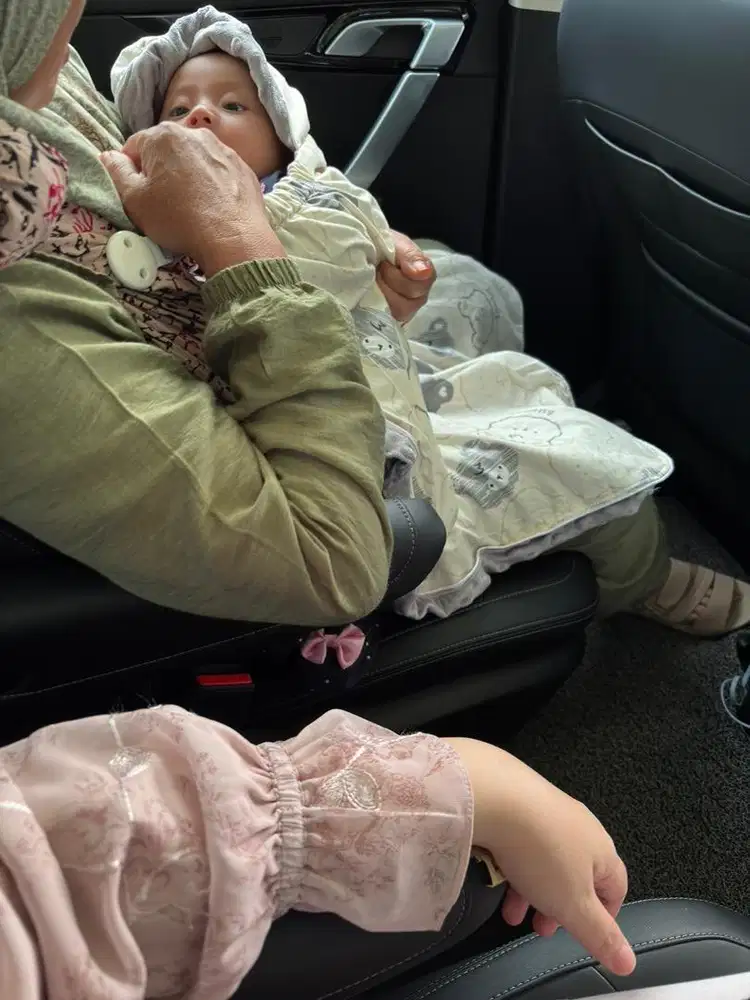 Pengasuh bayi 4 bulan