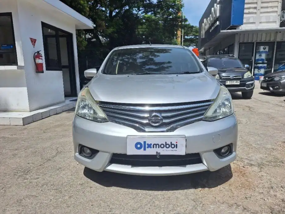 LOW DP Nissan Grand livina 1.5 XV Bensin-AT 2015 ADN