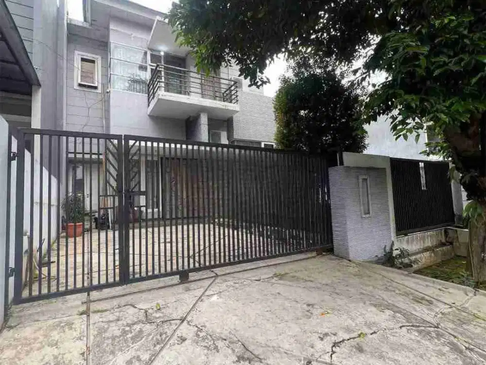 Rumah Mandiri Posisi Bagus Row Jalan Besar Anggrek Loka BSD city..