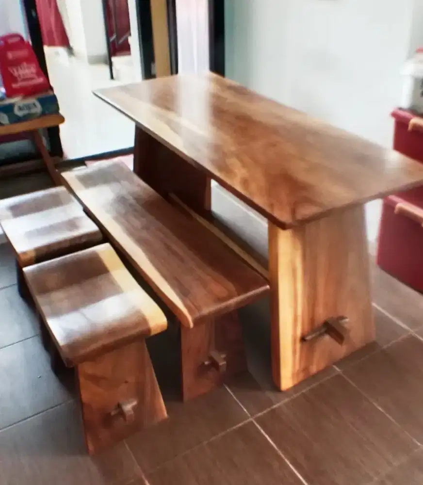 Meja makan kayu trembesi