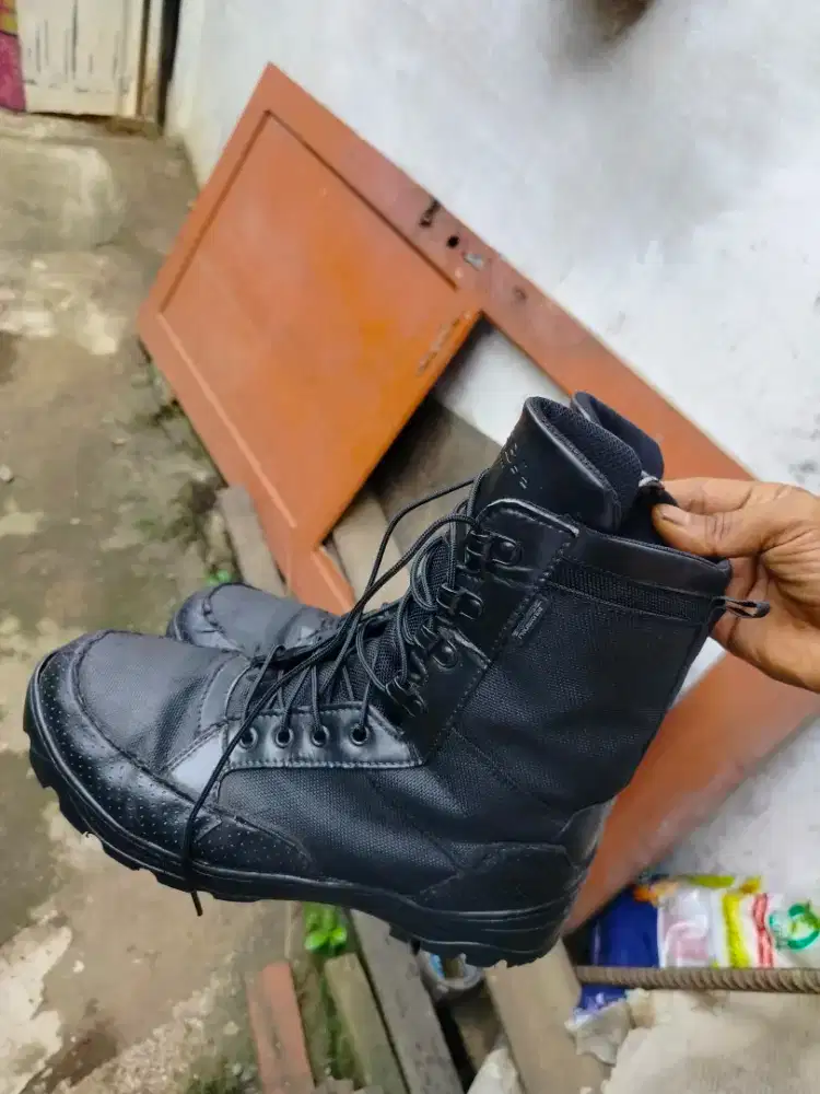 Di jual sepatu pdl,no 43,masih layak pakai