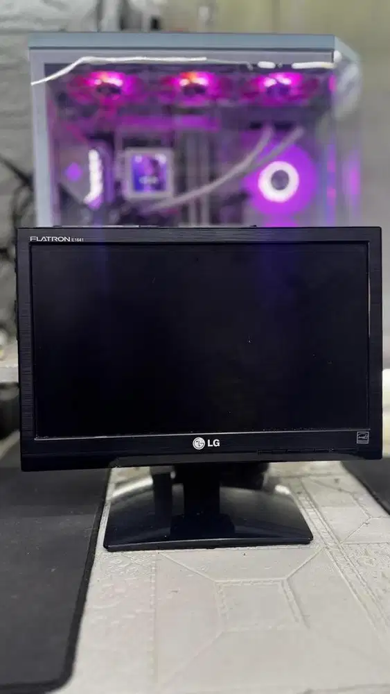 Monitor LG FLATRON 16 inch HD Harga 180 ribu mulus bagus siapa cepat
