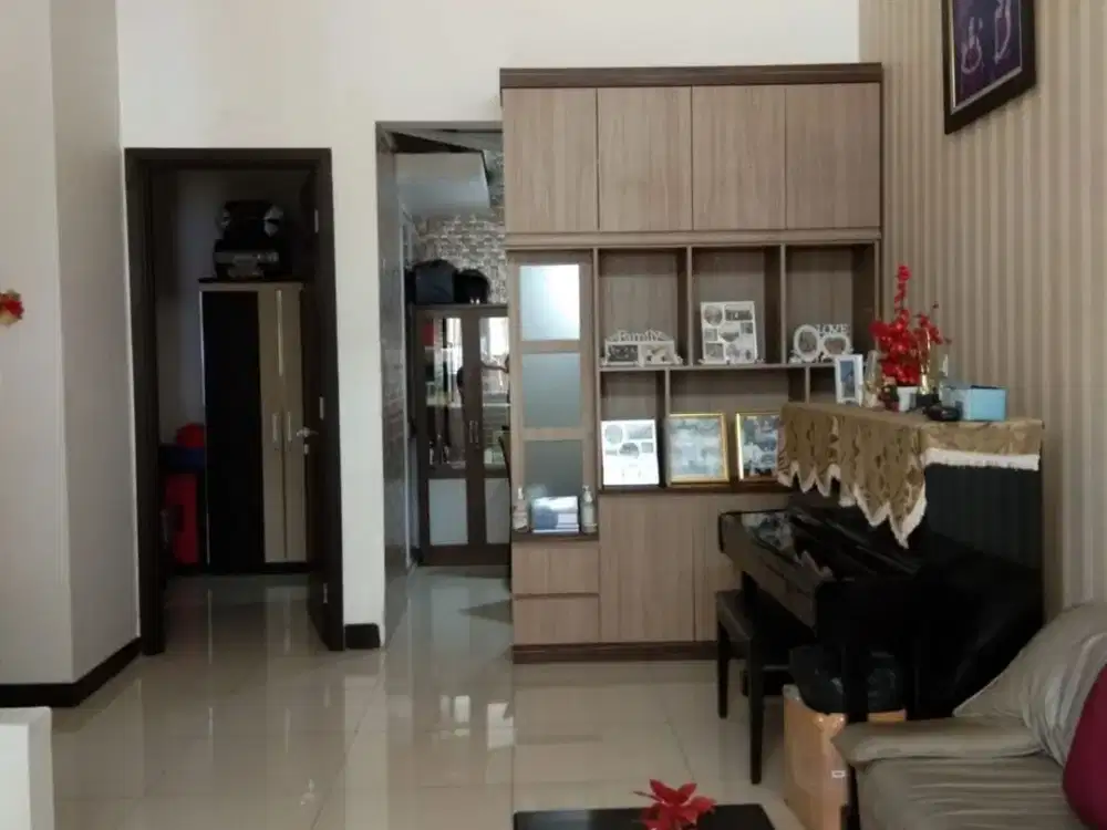 DIJUAL RUMAH 2,5 LANTAI SEMI FURNISHED DI CITRA GARDEN 7