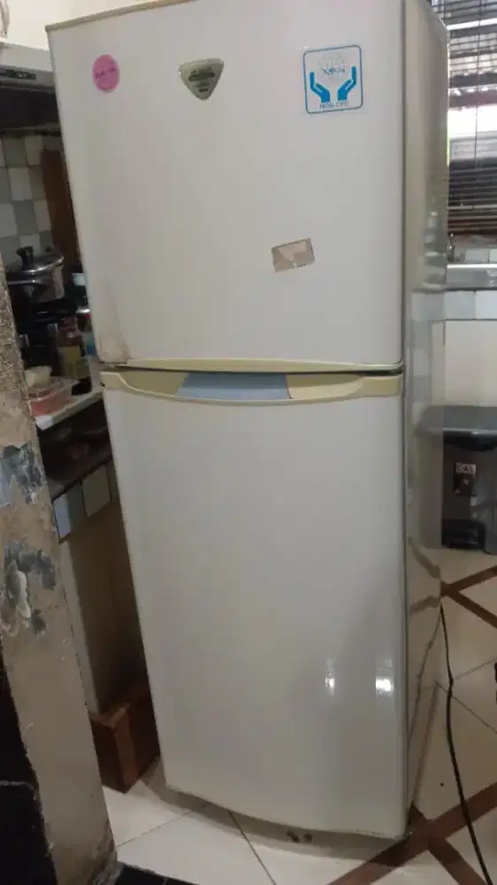 Dijual kulkas 2 pintu merek national