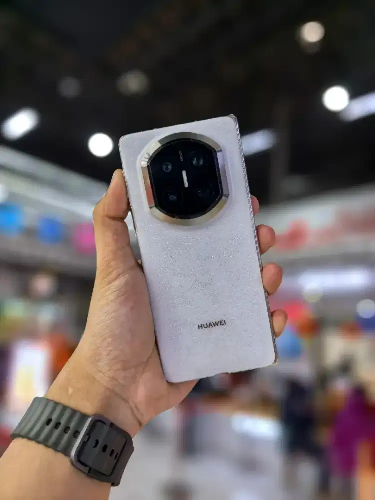 Huawei Mate X7 FREE Huawei Watch GT 5 Pro