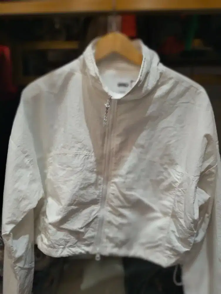 Jaket running atau sportwear