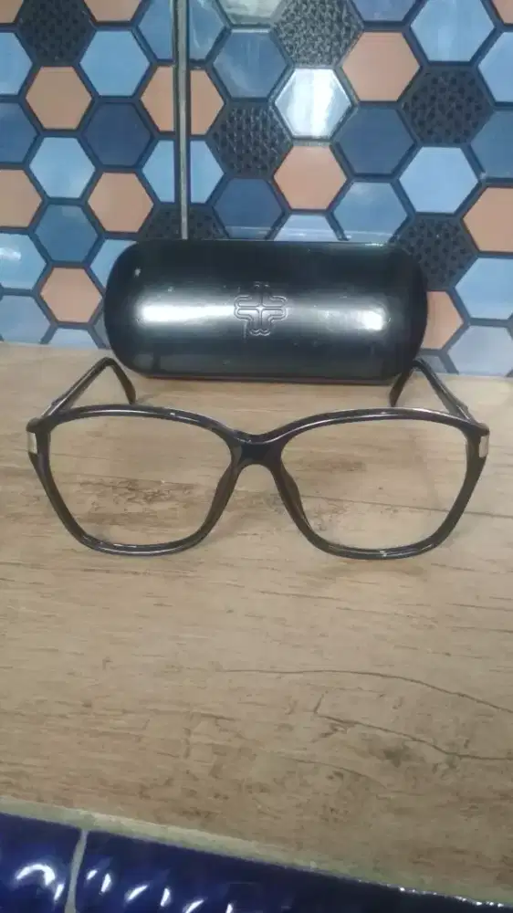 Frame Kacamata Guy Laroche Paris