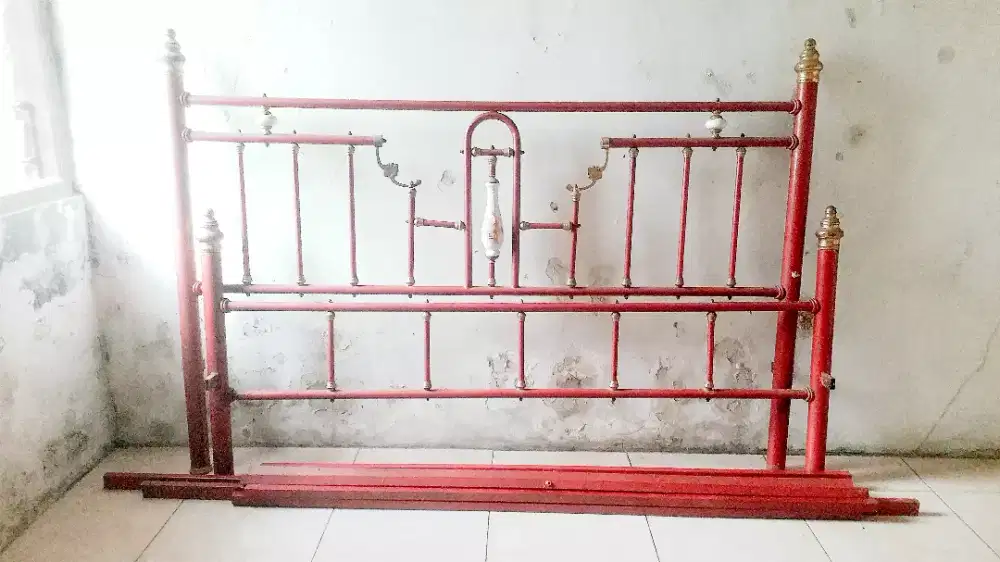Ranjang kuat kokoh antik  160x200cm