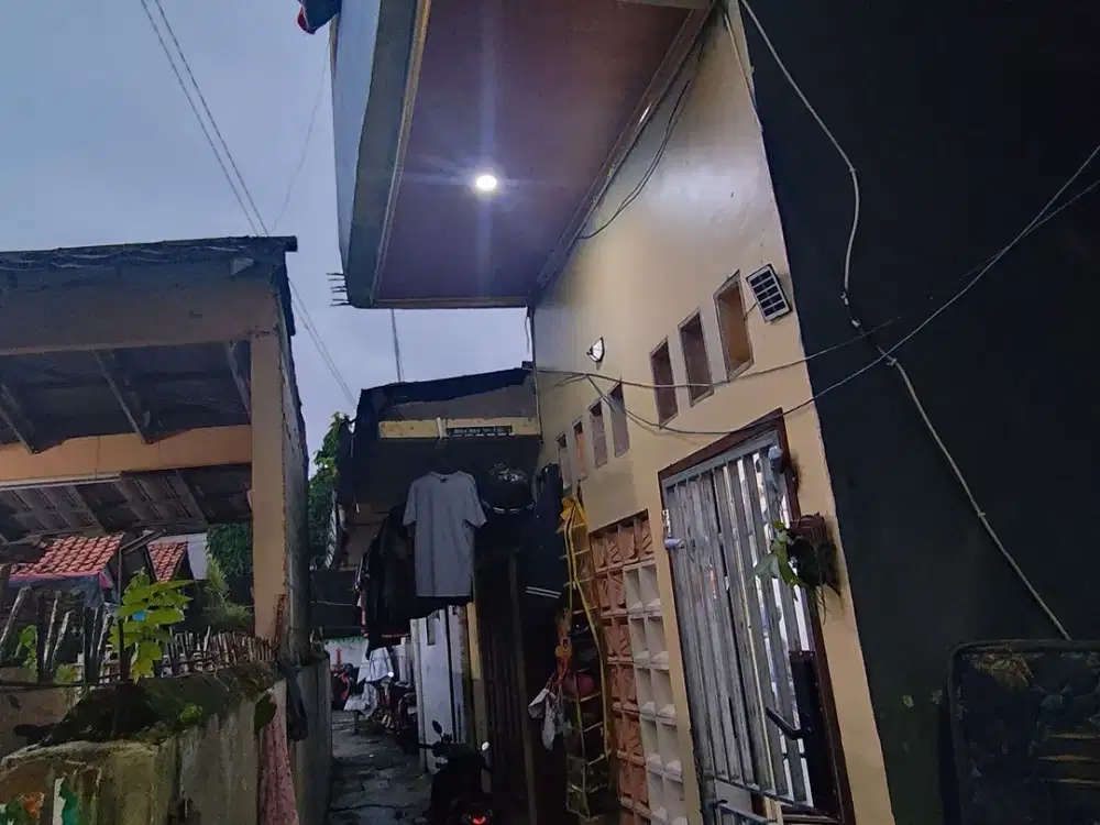 Rumah Terawat 6 Menit ke Pintu Tol Kebon Jeruk 2 Hadap Utara J-41286