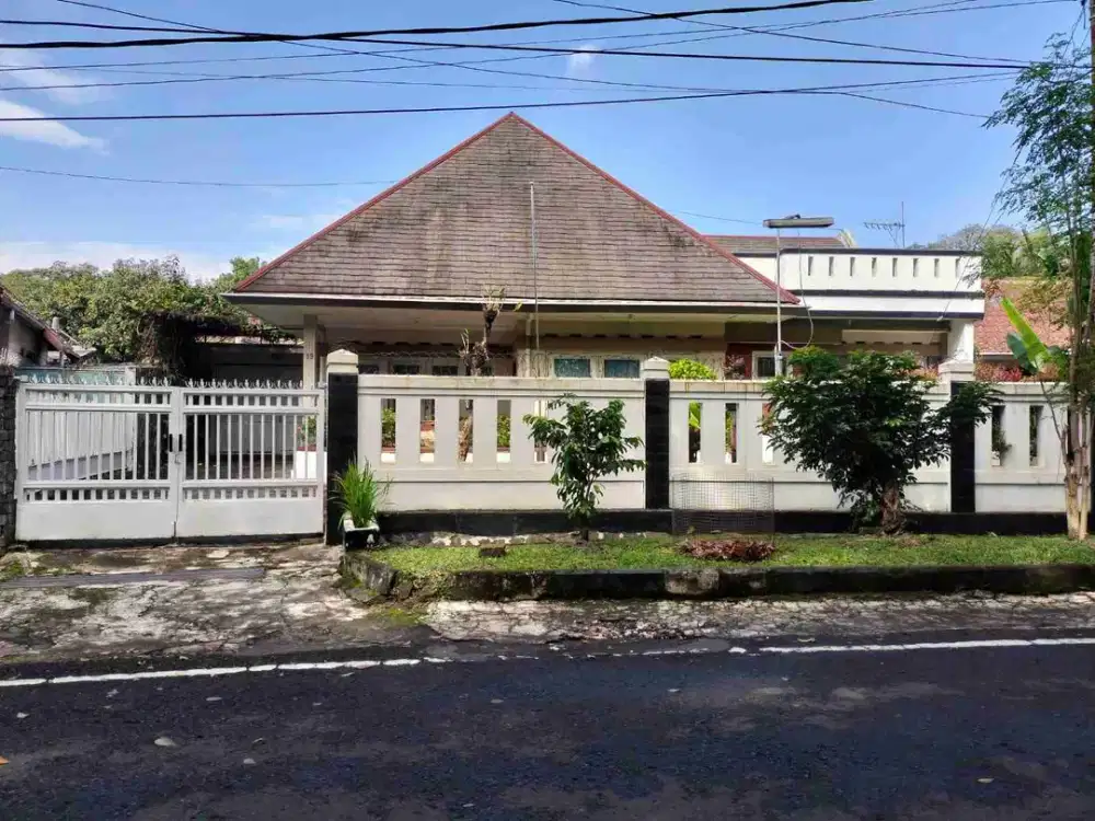 Dijual Rumah Lega di Jl. Cipunegara Kota Bandung