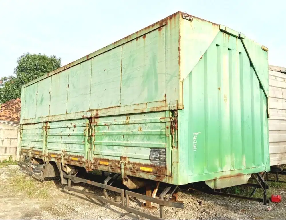 MURAH Wing Box engkel 4x2 UD Trucks Nissan wingbox bok UD Truck