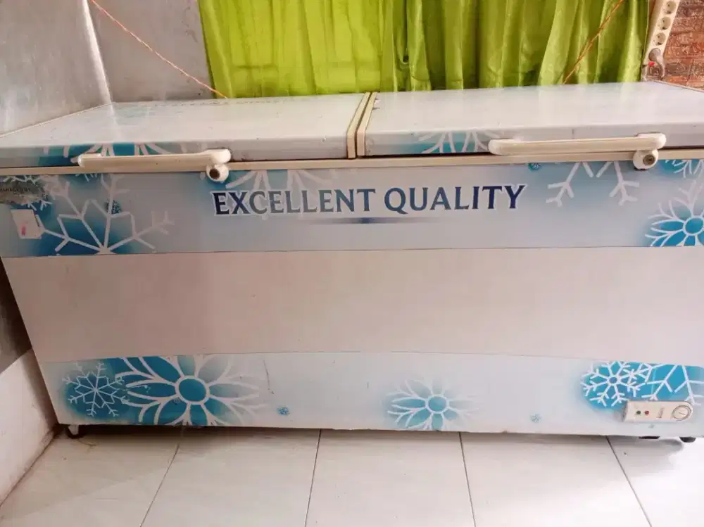 Freezer box dua pintu kapasitas besar second dingin beku