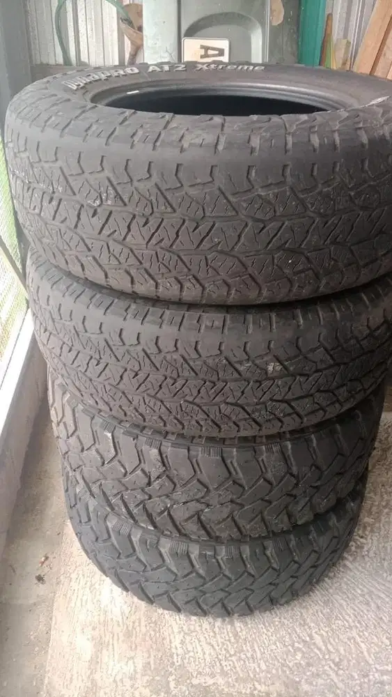 JUAL BAN HILUX MASIH LAYAK PAKAI R17