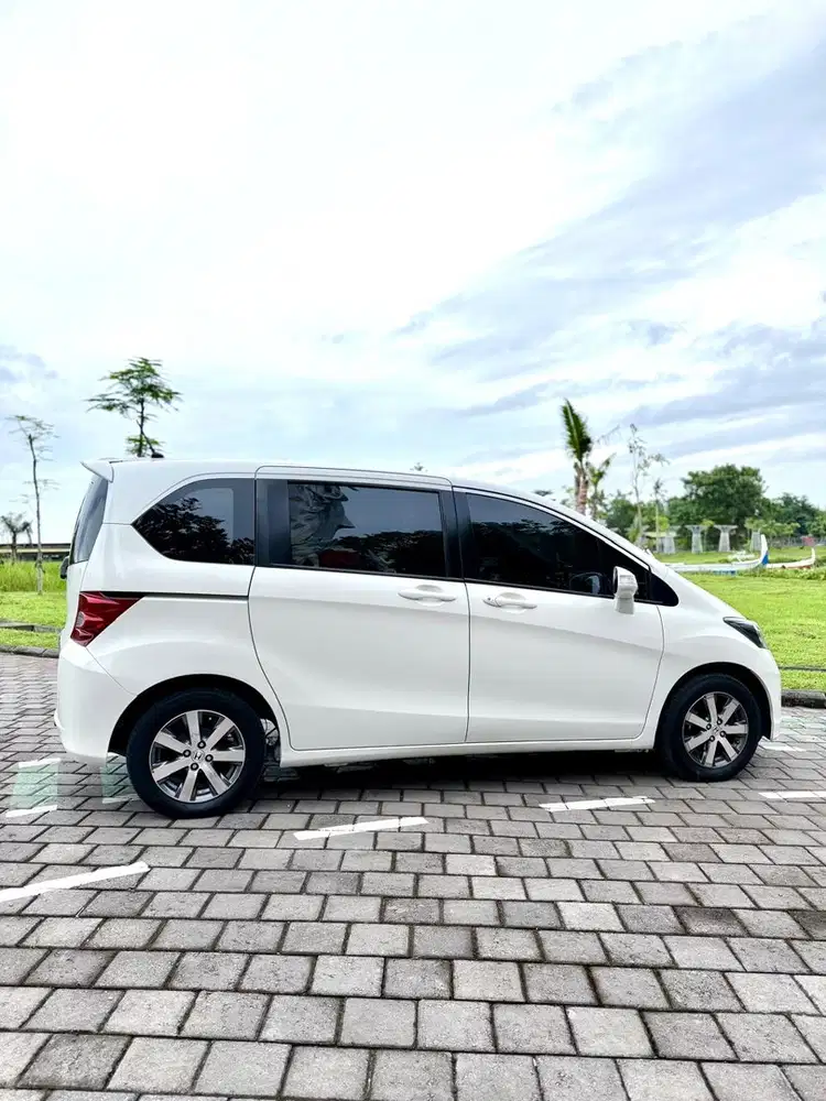Honda Freed 2010 Bensin
