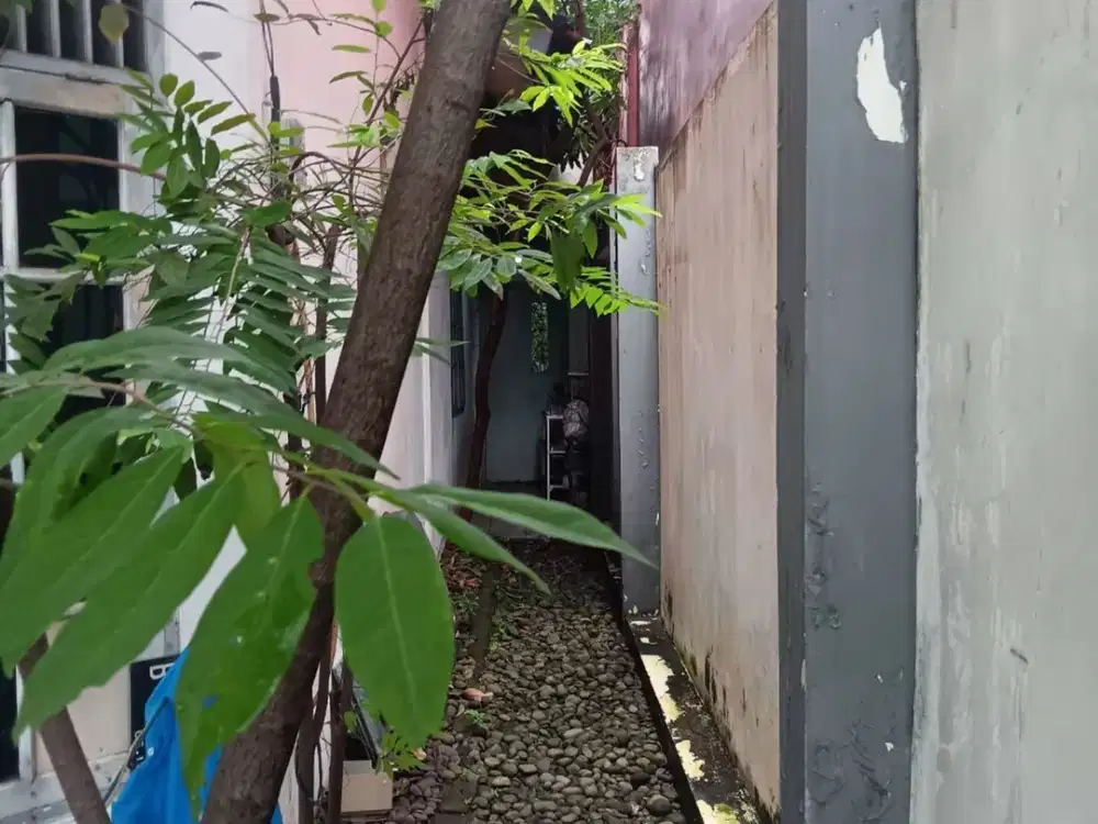 Rumah Tanah Luas 5 Menit ke Gerbang Tol Jatibening Hadap Utara J-42756