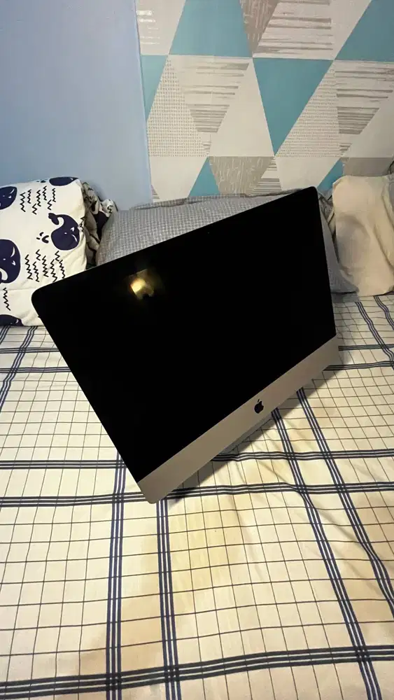 iMac 4K 2020, 8gb / 1tb Fusion Drive, layar bercak