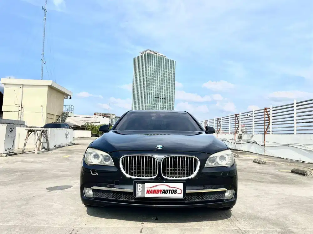 BMW 730li Tahun 2010 Automatic Hitam Metalik yang sangat terawat