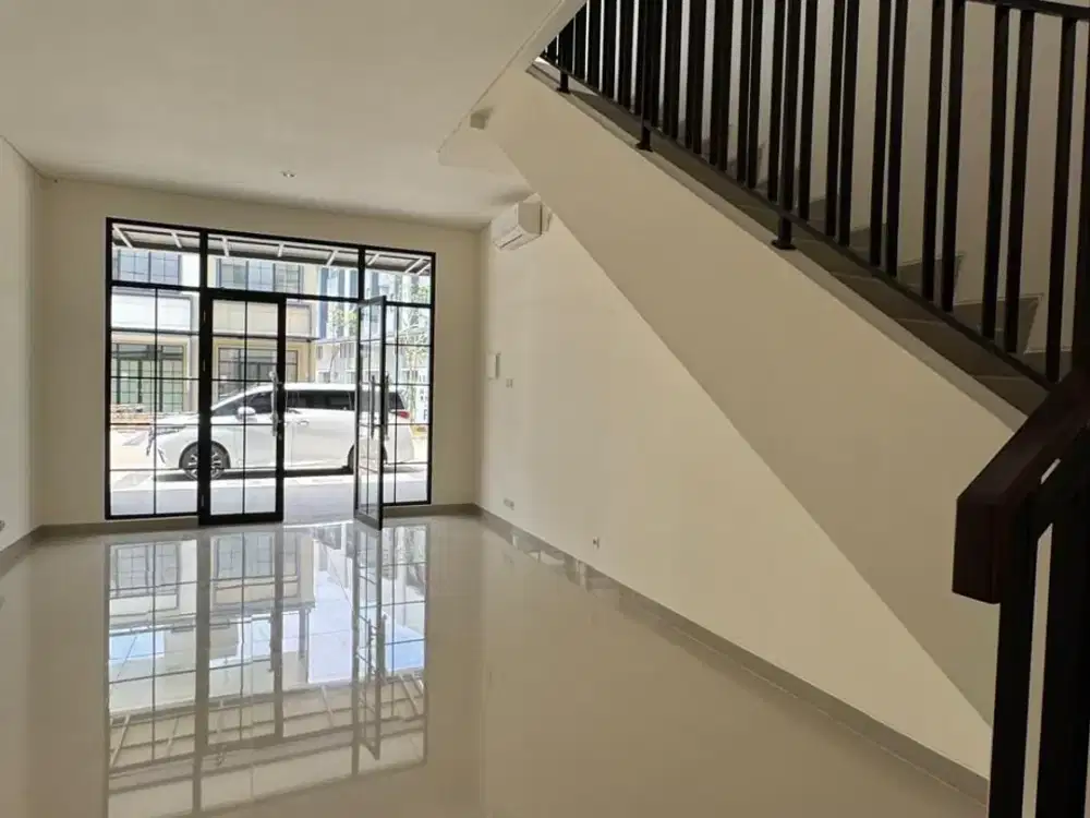 Ruko 2 lantai dan rooftop Hudson Manhattan District Gading Serpong terlihat dari jalan