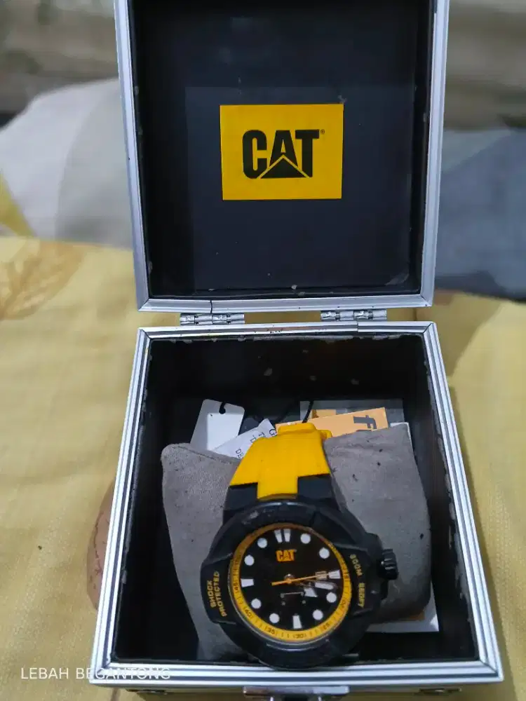 Jam tangan Caterpillar seri buldoser