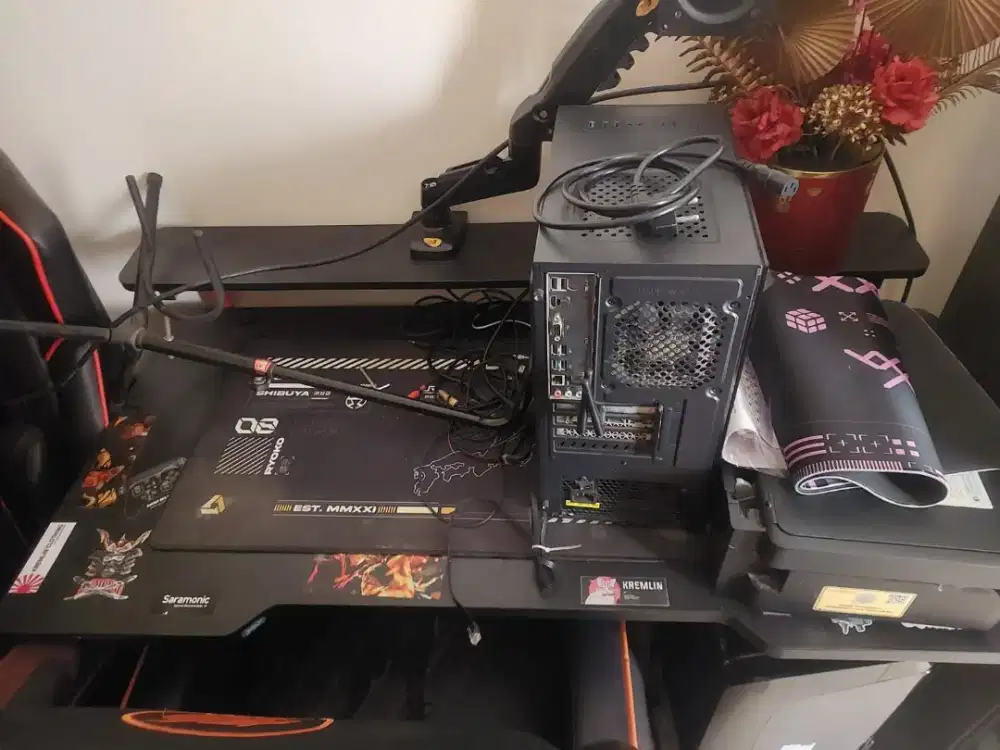 Dijual meja gaming informa Kevin