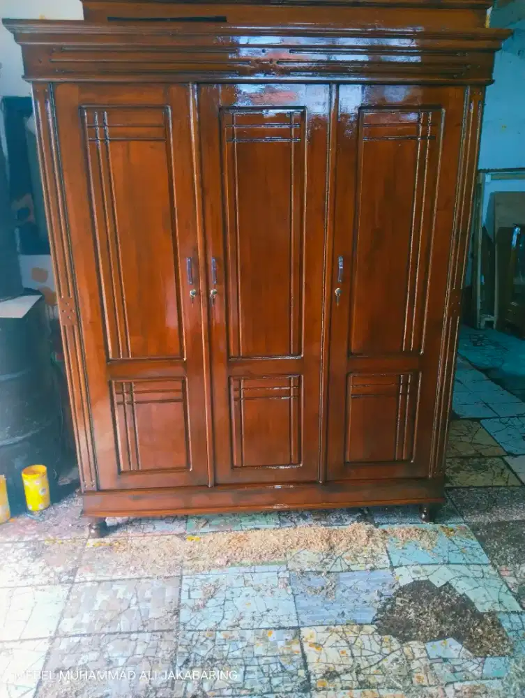 Lemari pakaian 3 pintu minimalis