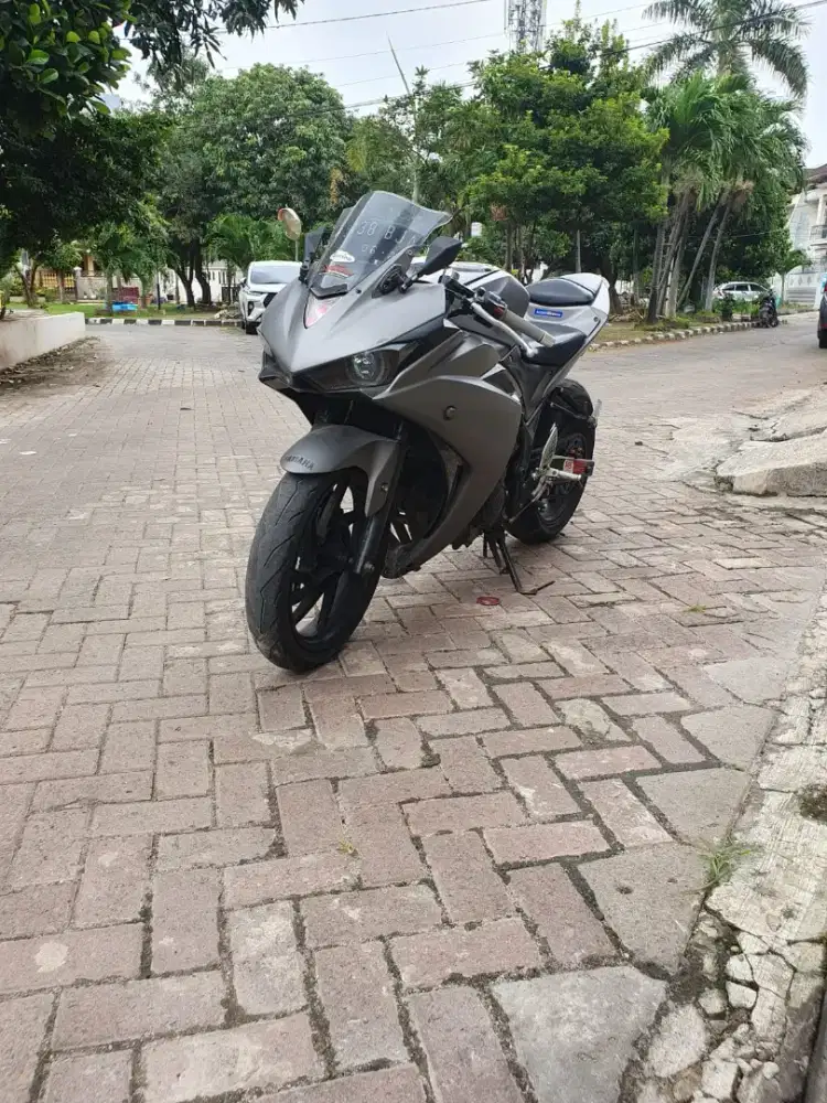 YAMAHA R25 2016 GREY