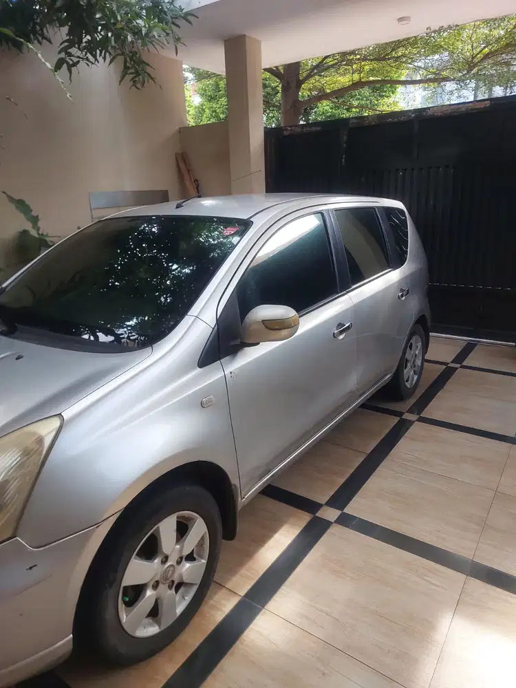 Nissan Livina 2010 Bensin