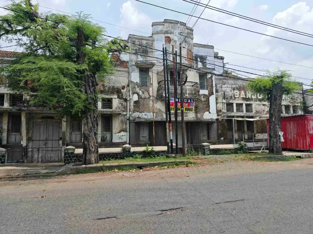 Bangunan lama hitung tanah ditengah kota