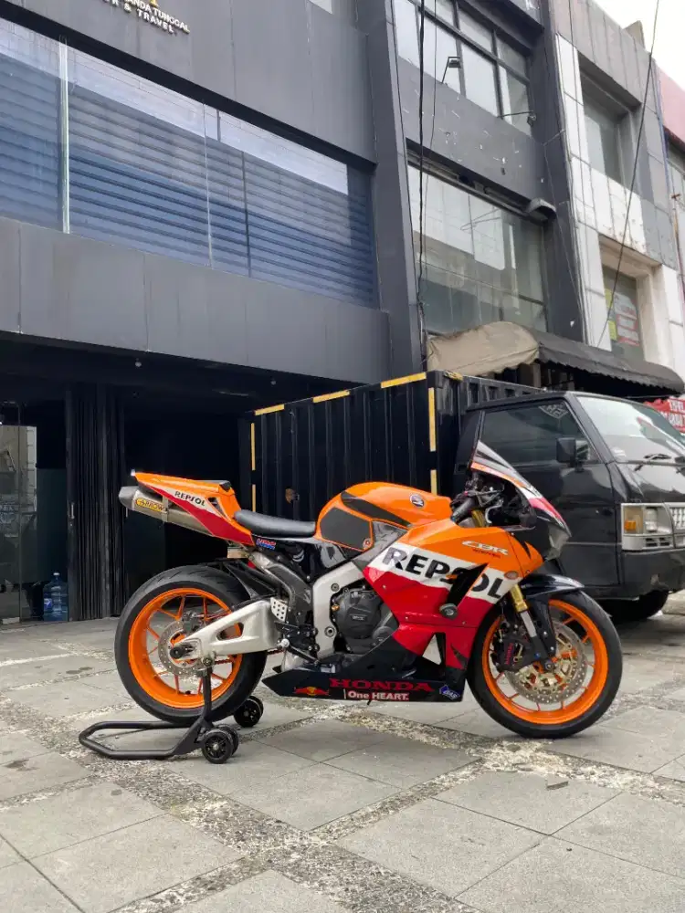 Honda CBR 600 RR 2013 Full paper Good Condition