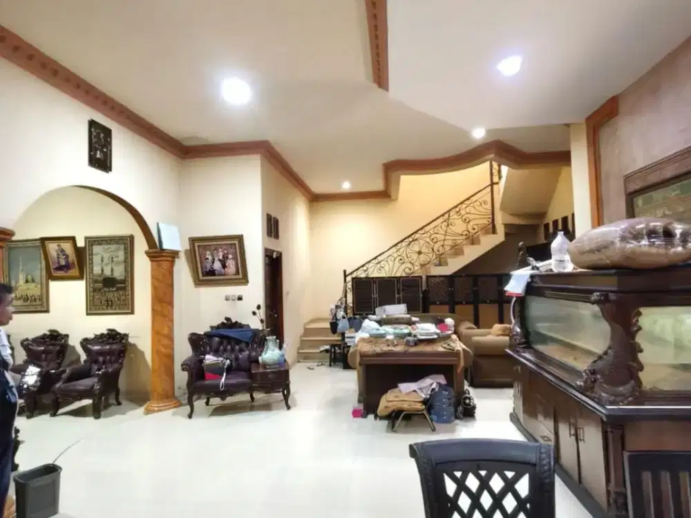 Rumah Besar 2,5 Lantai Marunda Cilincing  – 6+1 KT, SHM, Carport 3 Mobil!