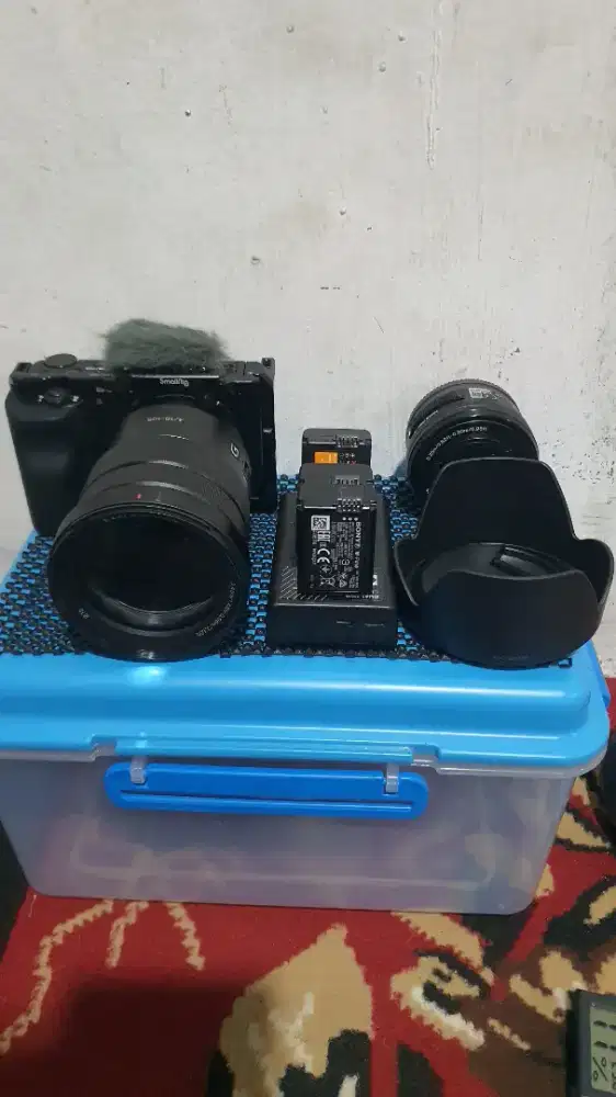 DIJUAL SONY ZVE 10 KIT PEMAKAIAN PRIBADI + Lens 18-105 + cage smallrig