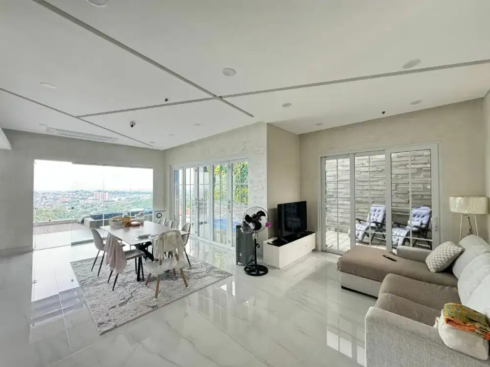 Dijual Rumab super mewah 5 lantai di Citragrand Sambiroto