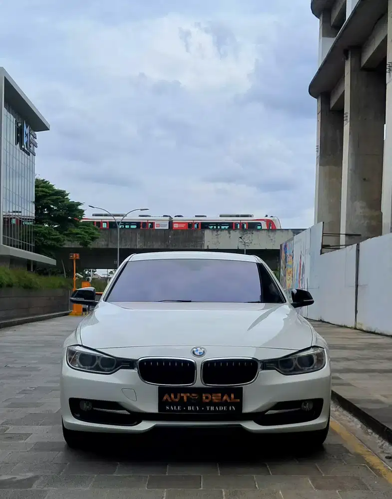 KONDISI ISTIMEWA!! BMW 320i F30 Fsport 2014 N20 Bensin