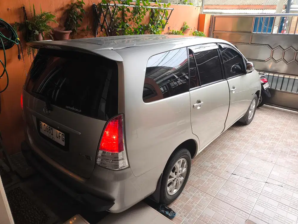 Toyota Kijang Innova 2009 Bensin