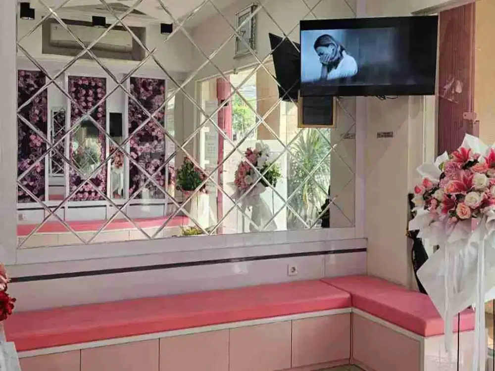 Dijual/Disewa Ruko beserta Klinik Kecantikan di Gading Serpong, Tangerang