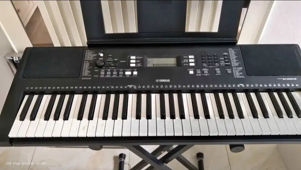 Keyboard YAMAHA PSR E363 just like new