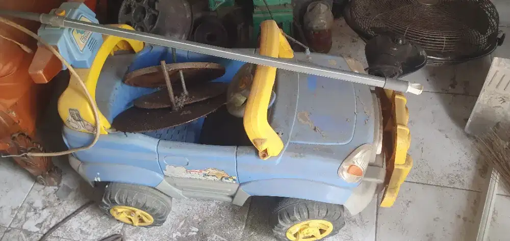 Mainan mobil mobilan anak anak